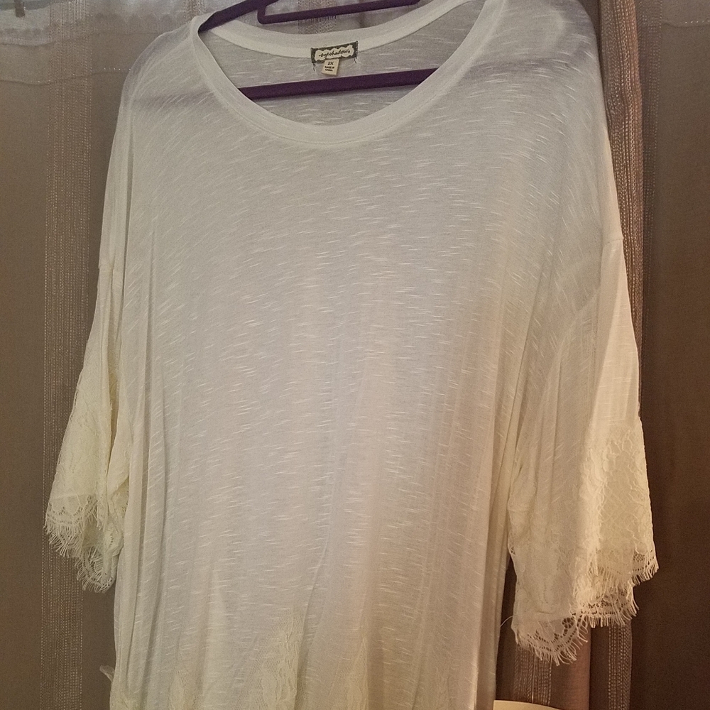 Eyeshadow 2X white with lace detail top